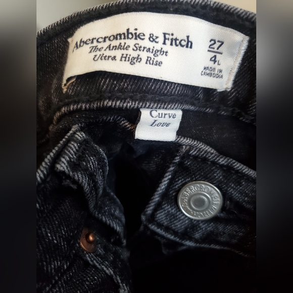 Abercrombie Curve Love Ultra High Rise Ankle Straight Jean - Picture 3 of 6